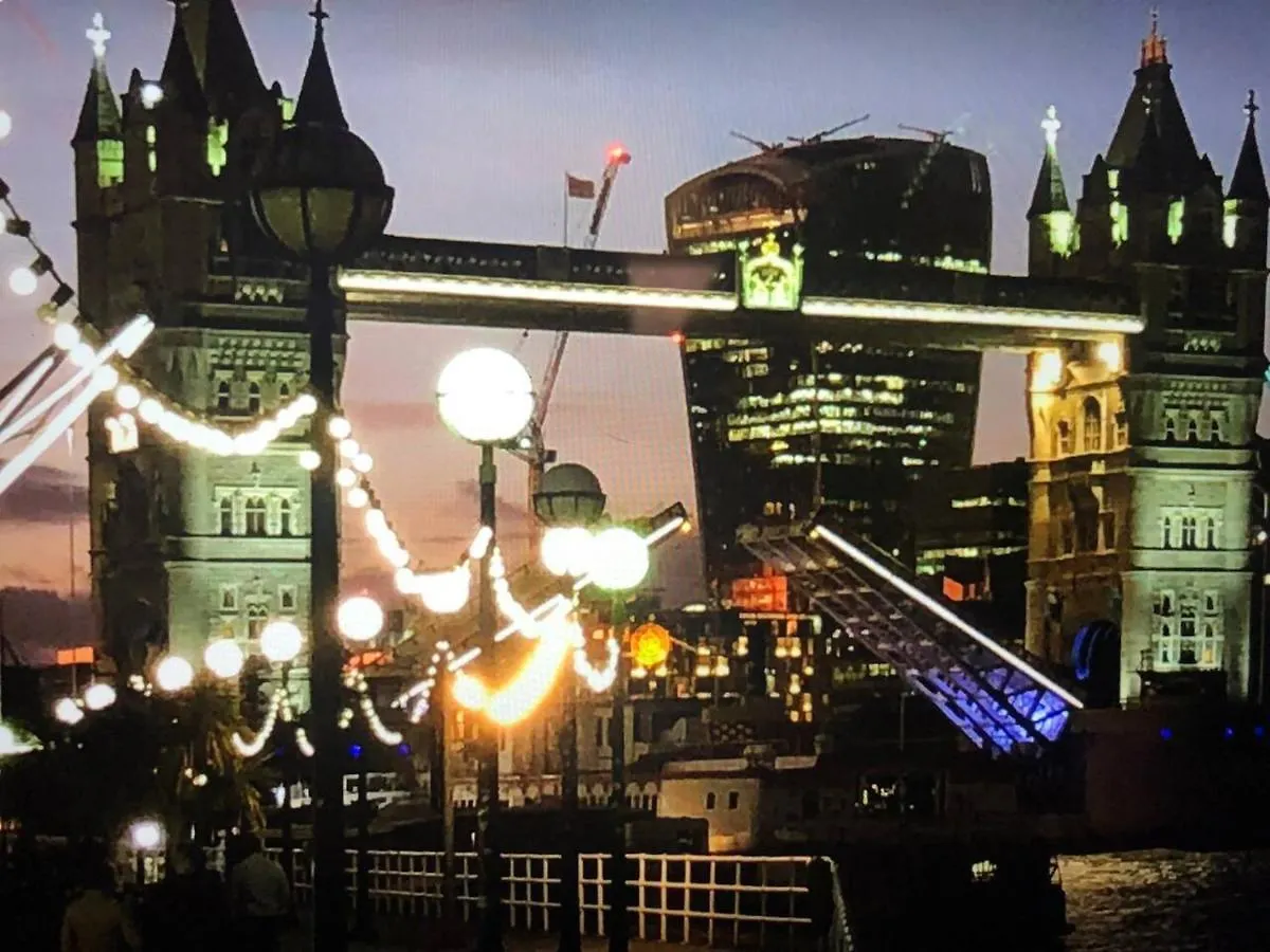 Remarkable Apartment Near London Tower Bridge